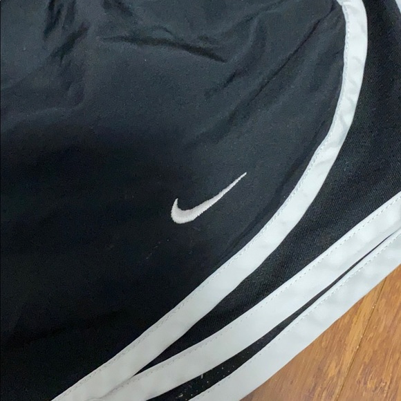 Nike classic shorts - Picture 2 of 4